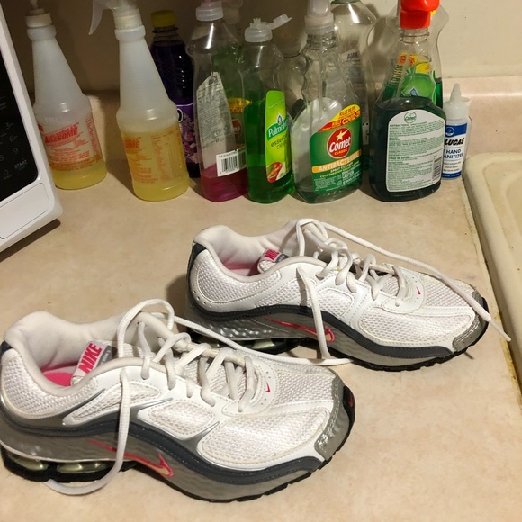 Nike reax. Like new women’s size 5.5 awesome you’ll like these